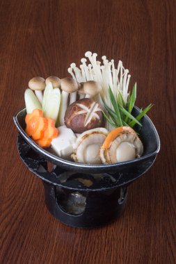 Japon mutfağı. güveç arka planda