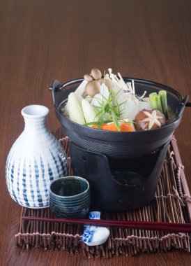 Japon mutfağı. güveç arka planda