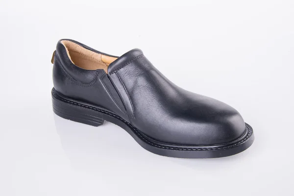 Schuh. Herrenmodeschuh auf einem Hintergrund — Stockfoto