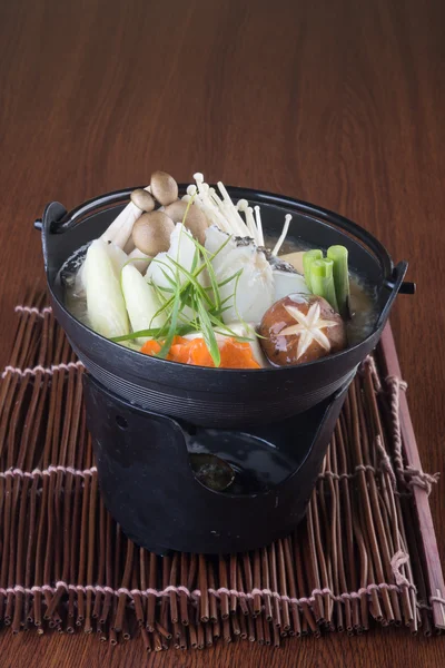 Japanische Küche. Hotpot auf dem Hintergrund — Stockfoto