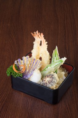 Japon mutfağı. tempura. derin kızarmış karışık sebze üzerinde backg