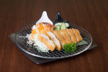 Japon mutfağı. arka planda kızarmış balık