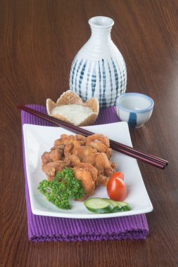 Japon mutfağı. arka planda kızarmış tavuk