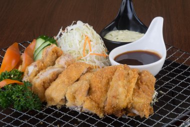 Japon mutfağı. arka planda kızarmış tavuk