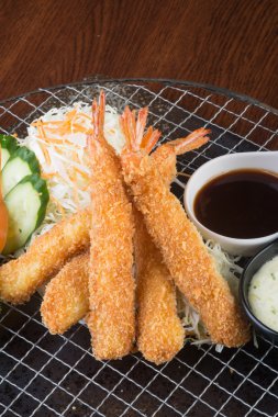 Japon mutfağı. arka planda tempura karides