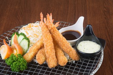 Japon mutfağı. arka planda tempura karides