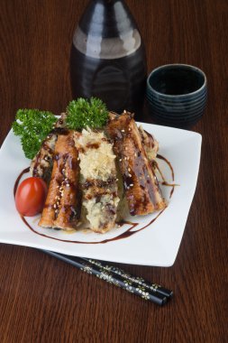 Japon mutfağı. Unagi veya arka planda yılan balığı