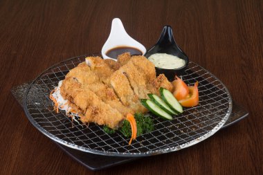 Japon mutfağı. arka planda kızarmış tavuk