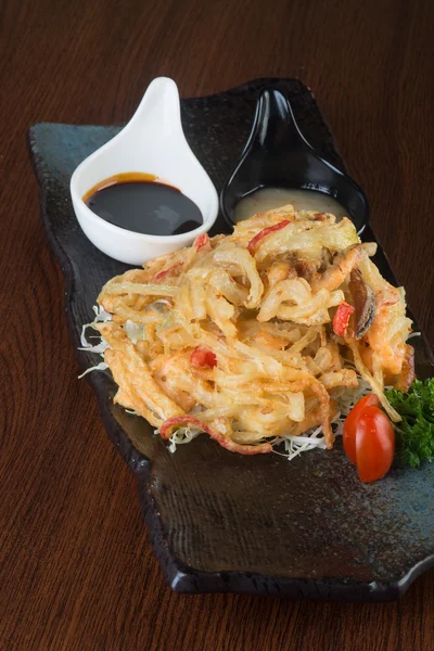 Ιαπωνική κουζίνα. tempura. βαθιά τηγανητό μίγμα λαχανικών για το backg — Φωτογραφία Αρχείου