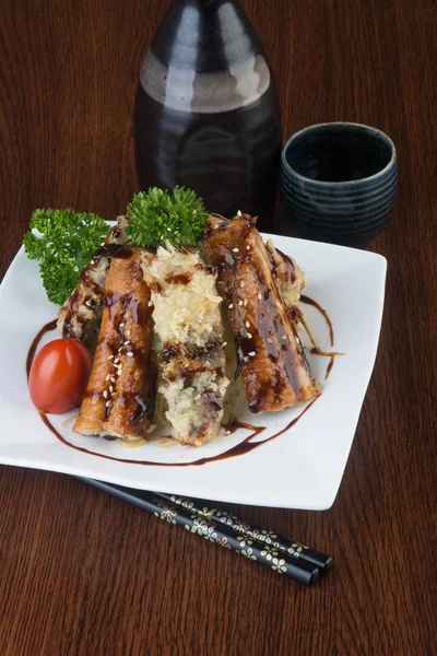 Japon mutfağı. Unagi veya arka planda yılan balığı — Stok fotoğraf