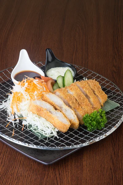 Japanische Küche. gebratener Fisch auf dem Hintergrund — Stockfoto