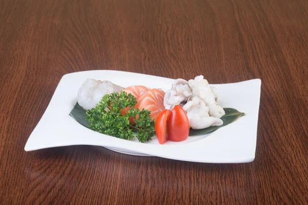 Cucina giapponese. sashimi sullo sfondo — Foto Stock