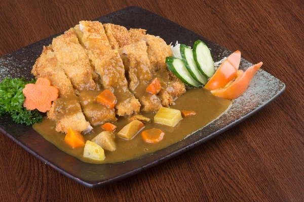 Ιαπωνική κουζίνα. τηγανητό κοτόπουλο κάρι στο παρασκήνιο — Φωτογραφία Αρχείου