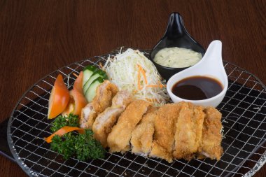 Japon mutfağı. arka planda kızarmış tavuk