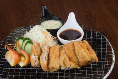 Japon mutfağı. arka planda kızarmış tavuk