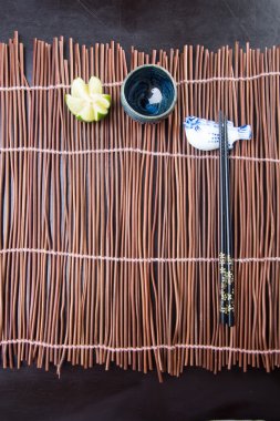 yemek çubukları. arka planda iki chopssticks