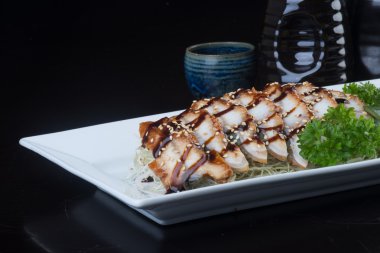 Japon mutfağı. Unagi veya arka planda yılan balığı