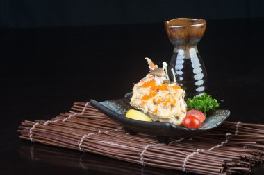 Japon mutfağı. arka planda kabuk balık ızgara