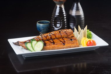 Japon mutfağı. Unagi veya arka planda yılan balığı