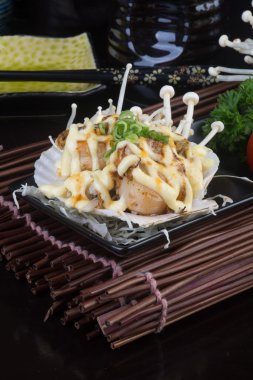 Japon mutfağı. arka planda kabuk balık ızgara