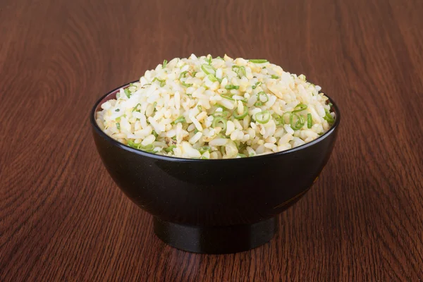 Японская кухня. жареный рис на заднем плане — стоковое фото
