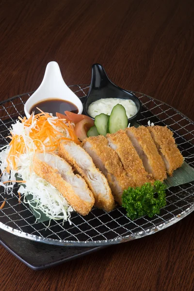 Japanse keuken. gebakken vis op de achtergrond — Stockfoto