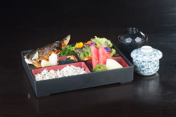 Japansk mat. lunch box set i bakgrunden — Stockfoto