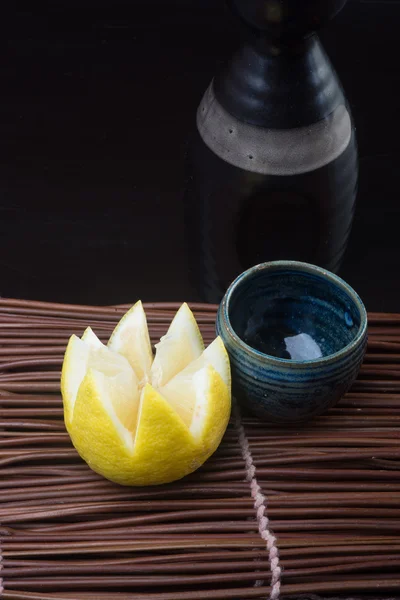 Japansk mat. skull i bakgrunden — Stockfoto