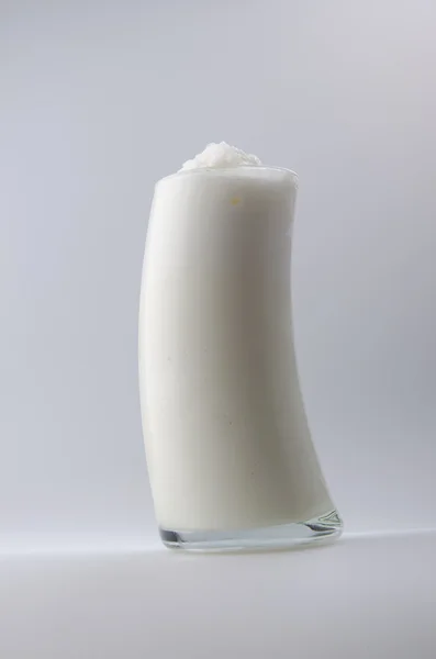 Yoghurt isolerade över vita — Stockfoto