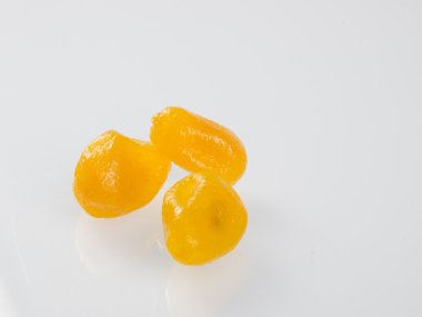 arka plan üzerinde kurutulmuş meyveler