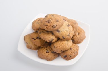 beyaz izole çikolatalı kurabiye