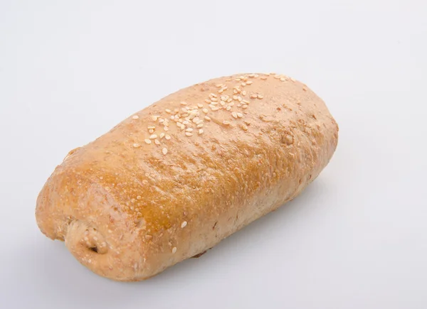 Ψωμί, σπιτικό ψωμί ολικής αλέσεως, πάνω σε άσπρο — Φωτογραφία Αρχείου