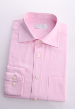 Beyaz arka plan üzerinde elbise gömlek