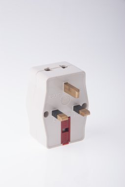 arka plan üzerinde güç adaptörü.