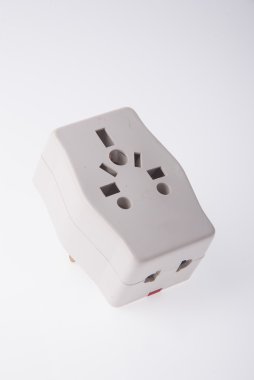 arka plan üzerinde güç adaptörü.