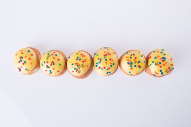 arka planda tatlı mini donut
