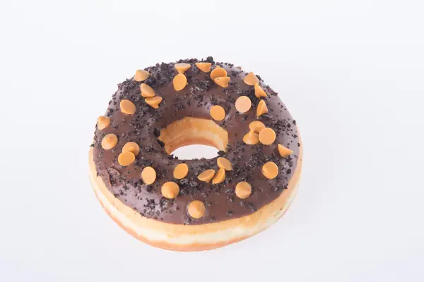 Donuts au chocolat sur fond blanc — Photo