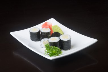 Japon mutfağı. Arka planda suşi var.