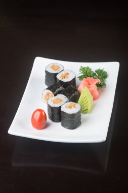 Japon mutfağı. Arka planda suşi var.