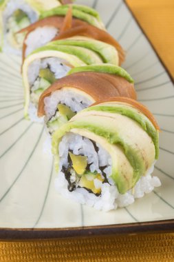 Japon mutfağı. Arka planda suşi var.