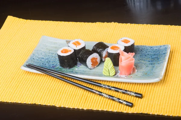 Japońska kuchnia. sushi na tle — Zdjęcie stockowe