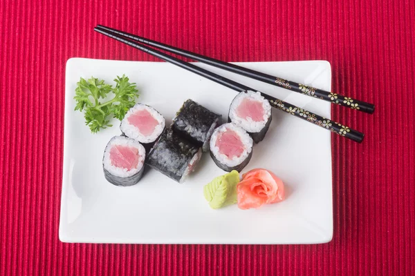 Japansk mat. sushi på bakgrunden — Stockfoto