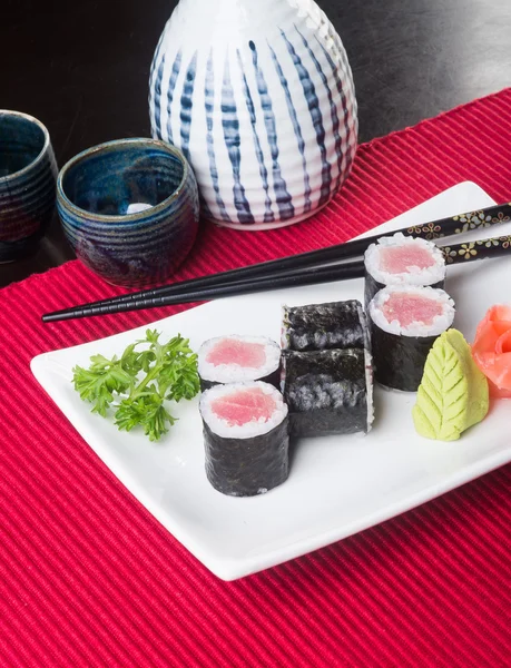 Japońska kuchnia. sushi na tle — Zdjęcie stockowe