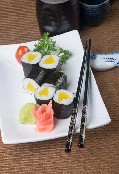 Masakan Jepang. sushi di latar belakang — Stok Foto