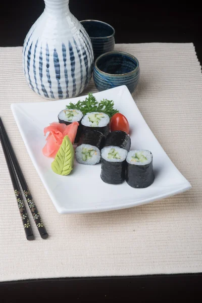 Masakan Jepang. sushi di latar belakang — Stok Foto