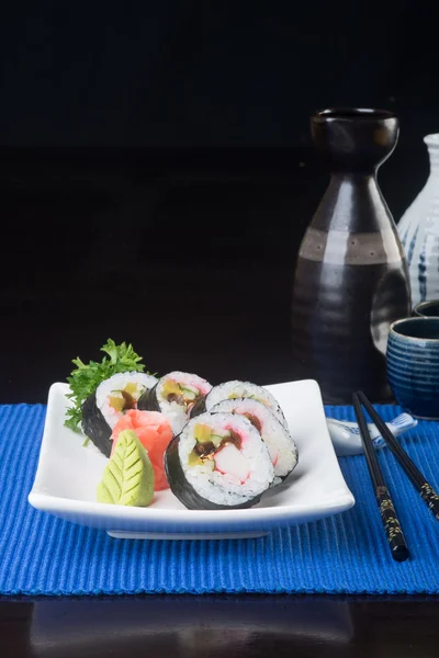 Japansk mat. sushi på bakgrunden — Stockfoto