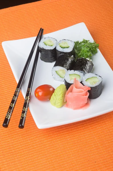 Japansk mat. sushi på bakgrunden — Stockfoto