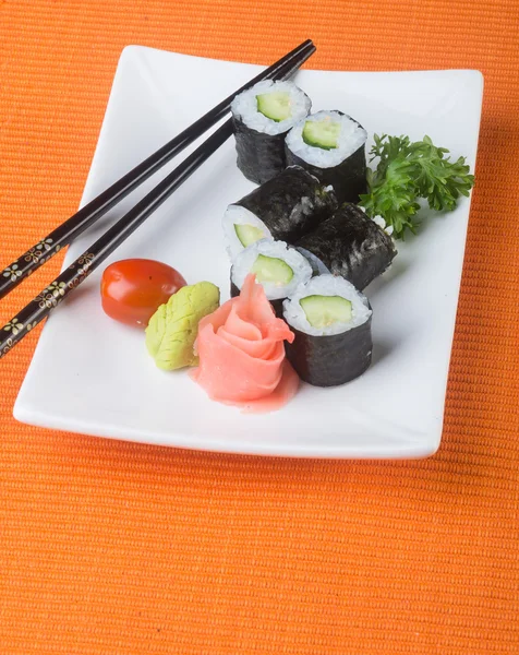 Japansk mat. sushi på bakgrunden — Stockfoto