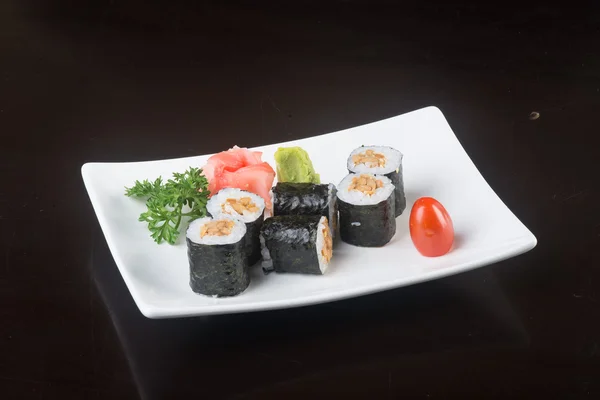 Cozinha japonesa. sushi em segundo plano — Fotografia de Stock