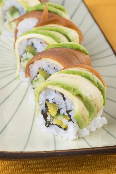 Japon mutfağı. Arka planda suşi var.